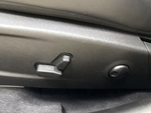 Used 2023 Chrysler 300 S w/ Comfort Group image 28