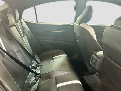 New 2026 Toyota Camry Hybrid FWD image 25