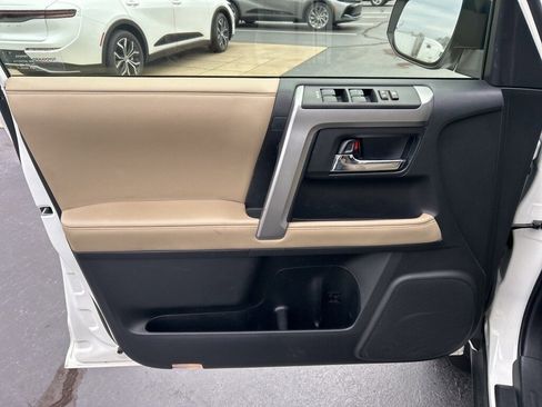 Used 2023 Toyota 4Runner SR5 Premium image 3