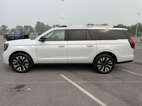 Used 2025 Ford Expedition Max Platinum w/ Driver's Package AWD/4WD image 7