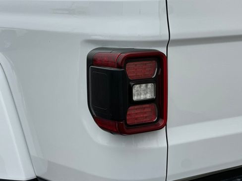 Used 2021 Jeep Gladiator Rubicon AWD/4WD image 37