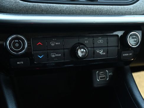 Used 2022 Jeep Compass Latitude w/ Sun and Sound Group image 21