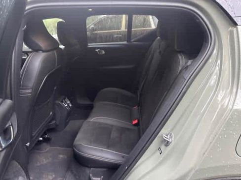 Used 2023 Volvo XC40 Recharge Ultimate image 2
