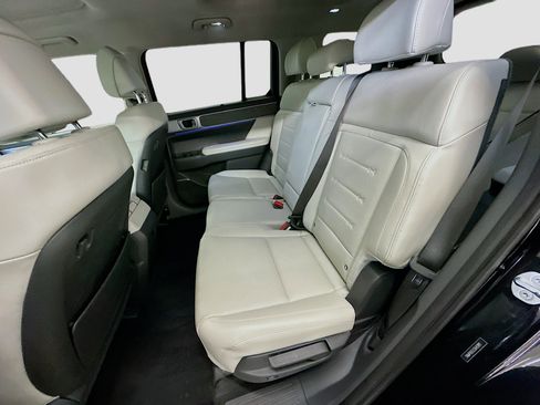 Used 2025 Hyundai Santa Fe Limited image 30