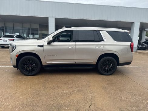 Used 2024 GMC Yukon Denali image 2