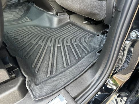 Used 2025 Chevrolet Tahoe Z71 w/ Comfort Package image 29