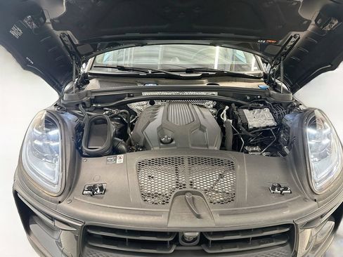 Certified 2025 Porsche Macan AWD/4WD image 31