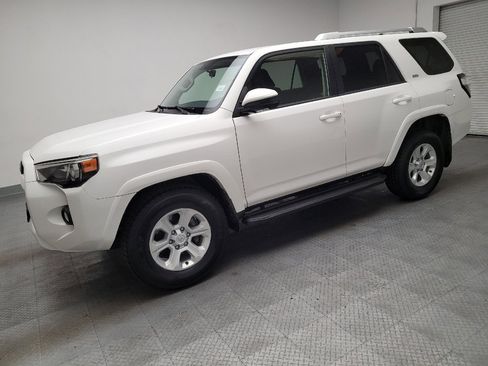 Used 2018 Toyota 4Runner SR5 RWD image 2
