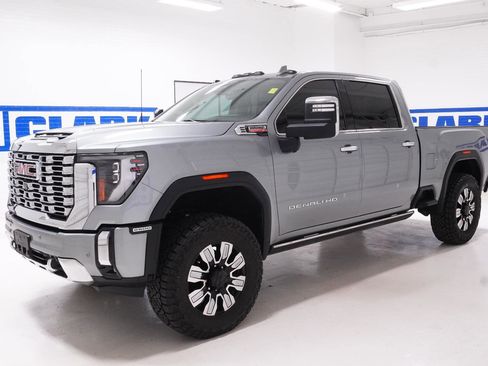 Used 2025 GMC Sierra 2500 Denali w/ Denali Reserve Package AWD/4WD image 8