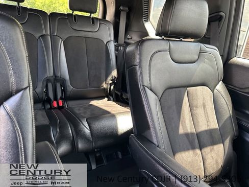 Used 2023 Jeep Grand Cherokee L Laredo AWD/4WD image 24