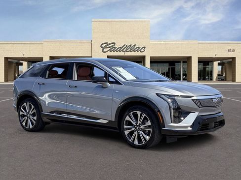 Used 2025 Cadillac Optiq Luxury 2 AWD/4WD image 3