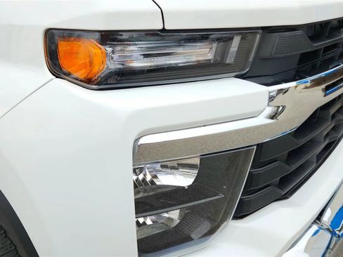 Used 2025 Chevrolet Silverado 2500 LT w/ Convenience Package image 3