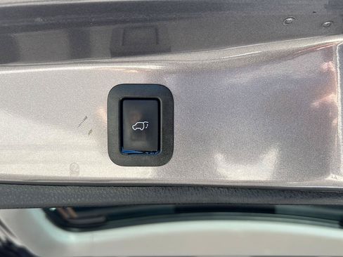 Used 2018 Toyota Highlander SE AWD/4WD image 34