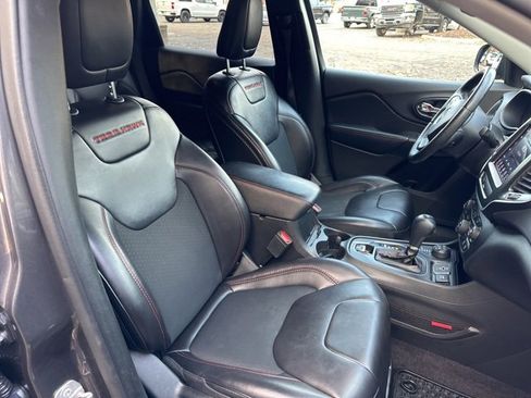 Used 2019 Jeep Cherokee Trailhawk w/ Cold Weather Group image 34