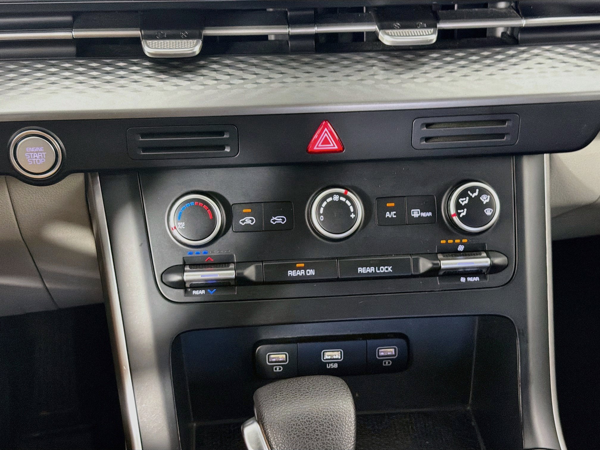 Used 2022 Kia Carnival LX FWD image 24