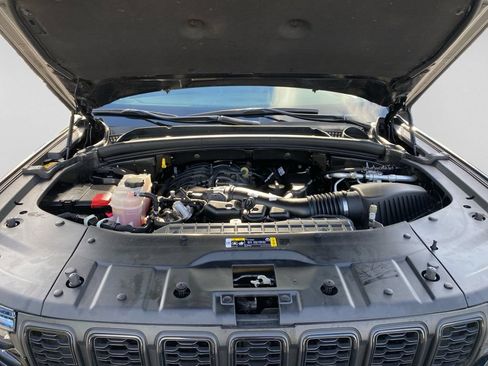 Used 2023 Jeep Grand Cherokee L Laredo RWD image 29