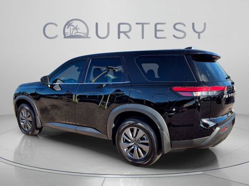 Certified 2025 Nissan Pathfinder S FWD image 5
