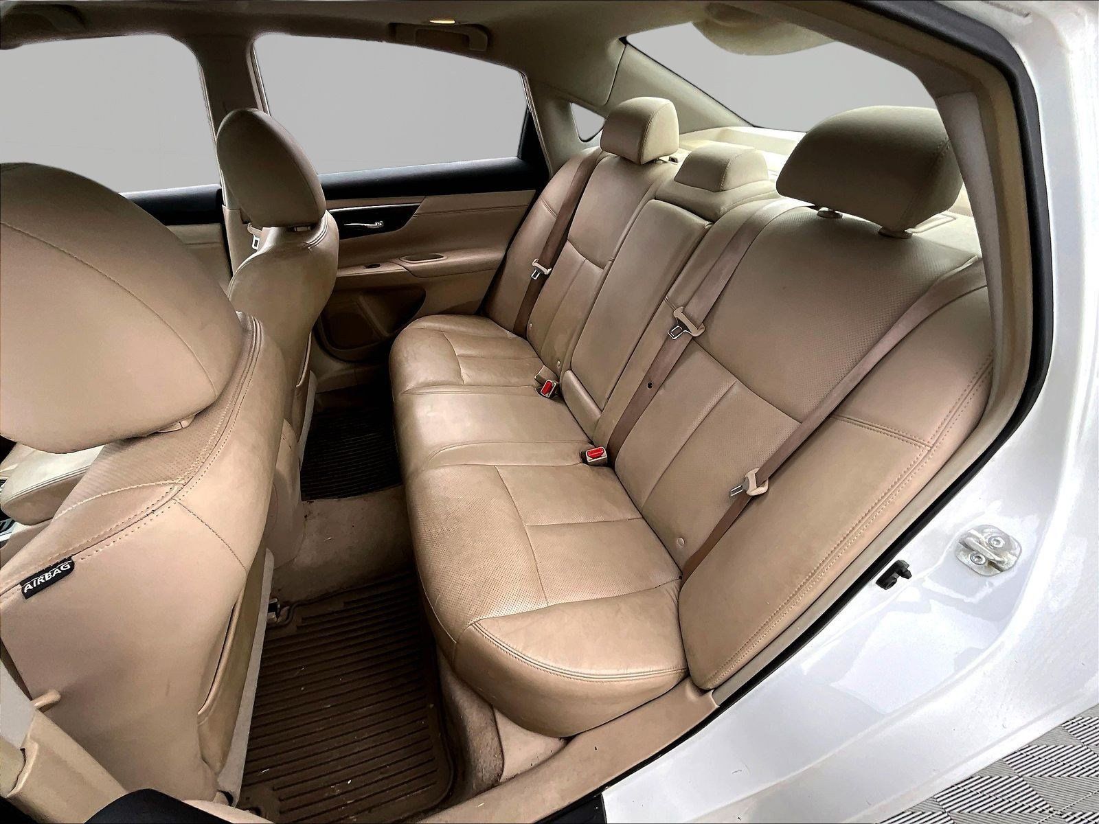 Used 2013 Nissan Altima 3.5 SL w/ Technology Pkg FWD image 22