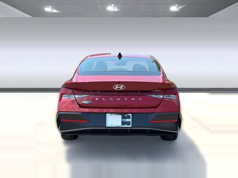 Used 2025 Hyundai Elantra SEL FWD image 10