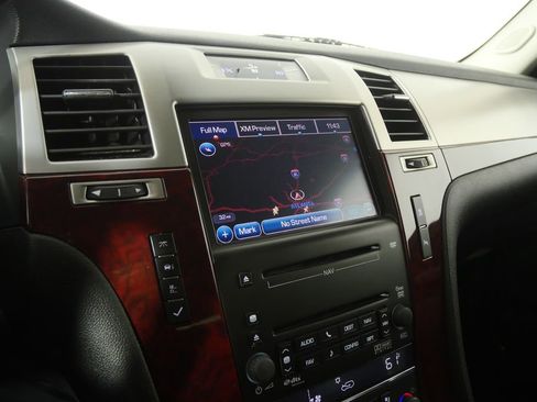 Used 2010 Cadillac Escalade AWD image 22