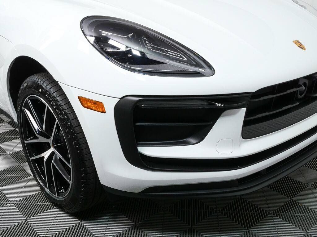 Certified 2026 Porsche Macan AWD/4WD image 37
