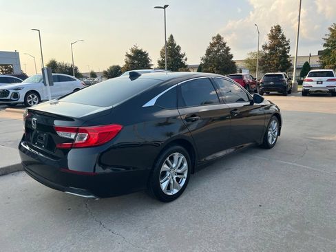 Used 2018 Honda Accord LX image 4