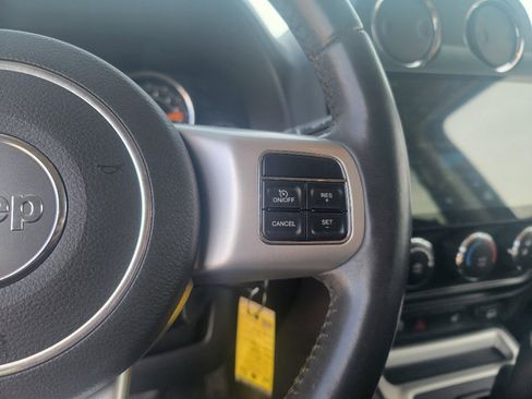 Used 2016 Jeep Compass Latitude image 16