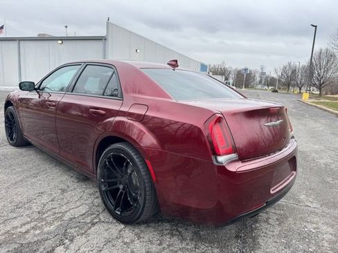 Used 2018 Chrysler 300 Touring w/ Sport Appearance Package image 5