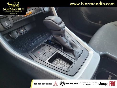 Used 2025 Toyota RAV4 XLE FWD image 12
