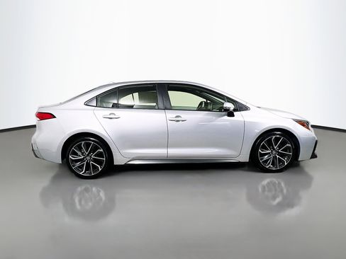 Used 2021 Toyota Corolla SE FWD image 3