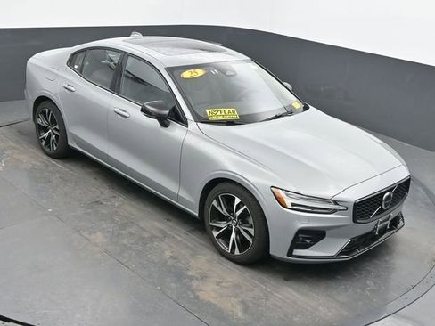 Used 2025 Volvo S60 B5 Core image 33