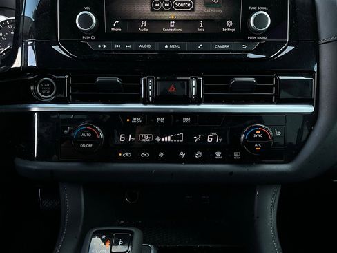 Used 2024 Nissan Pathfinder SV image 25