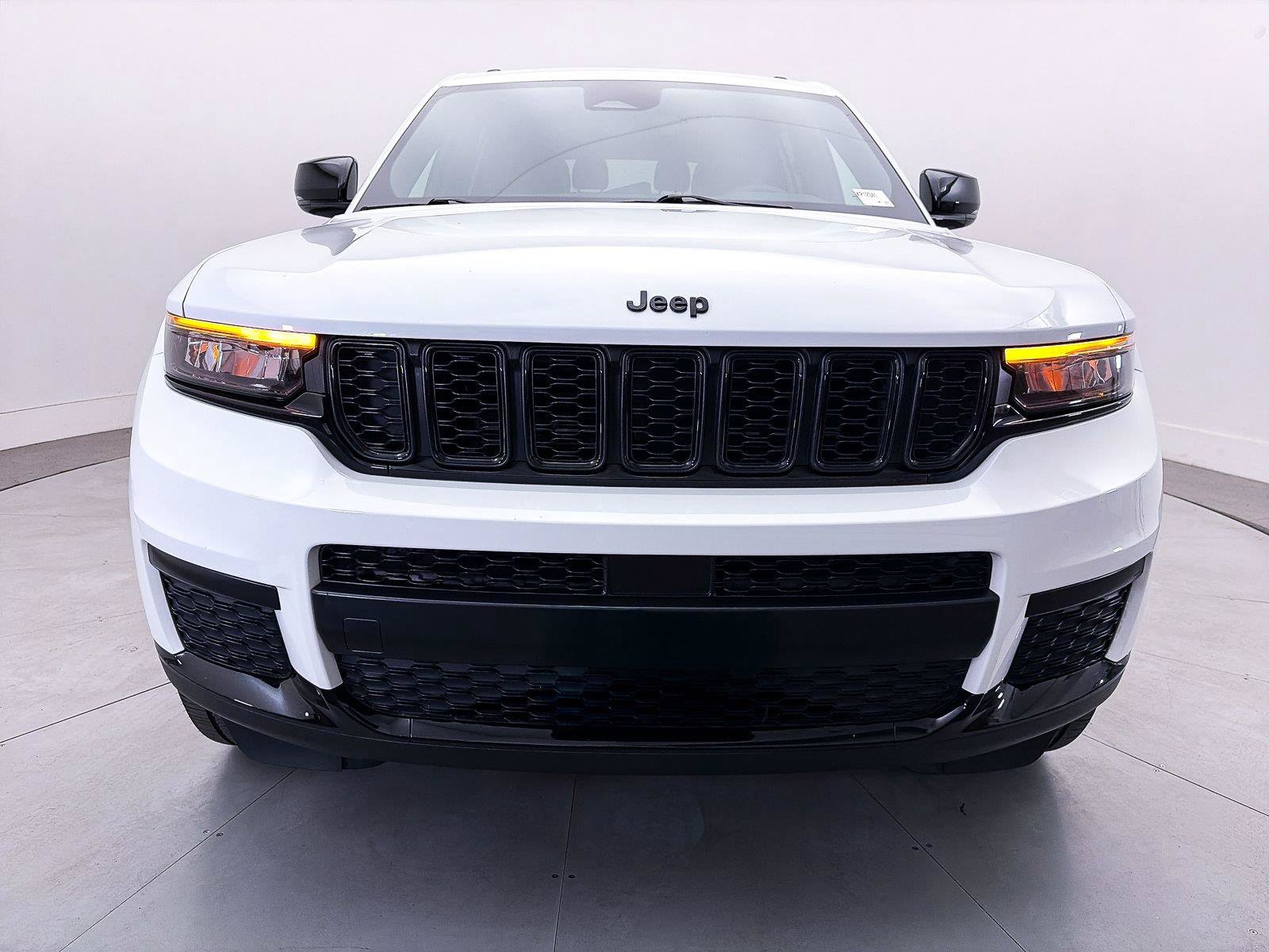 Used 2023 Jeep Grand Cherokee L Laredo AWD/4WD image 12