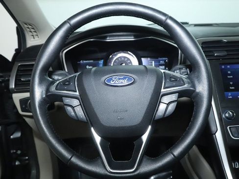 Used 2020 Ford Fusion SEL image 22