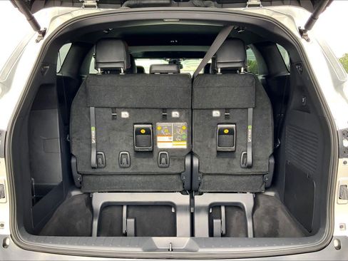 Used 2025 Toyota Sienna XSE w/ XSE Plus Package FWD image 34