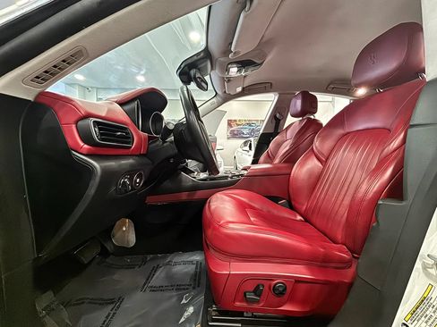 Used 2017 Maserati Levante AWD/4WD image 12