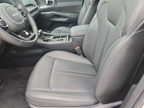 Certified 2025 Kia Sorento S image 15