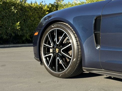 Used 2018 Porsche Panamera 4S image 11