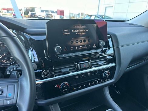 Used 2024 Nissan Pathfinder SV image 30
