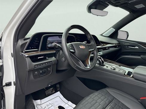 Used 2024 Cadillac Escalade Premium Luxury Platinum image 24