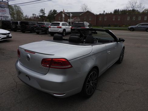 Used 2013 Volkswagen Eos FWD image 11