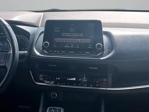 Used 2021 Nissan Rogue S AWD/4WD image 7
