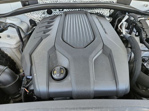 Certified 2026 Porsche Macan AWD/4WD image 30