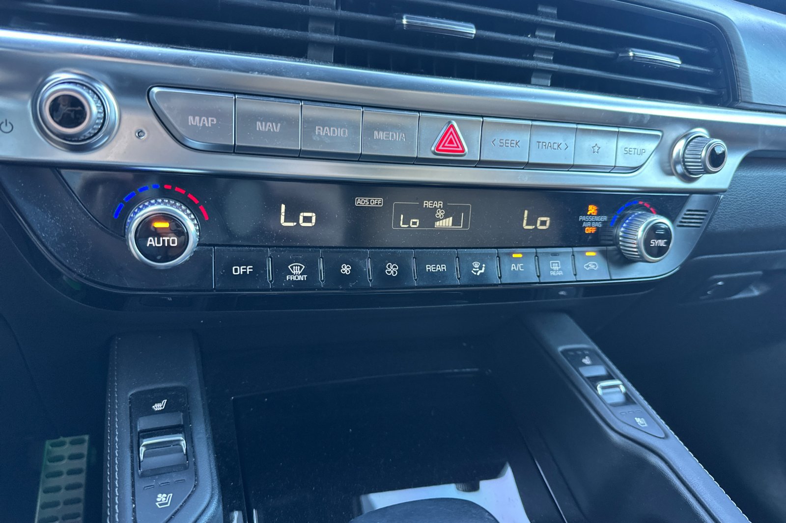Used 2022 Kia Telluride SX w/ Towing Package FWD image 29