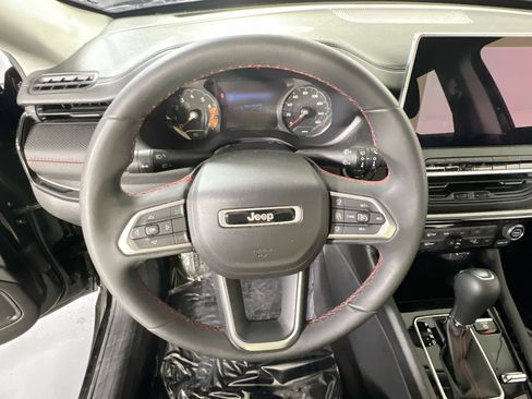 Used 2022 Jeep Compass Trailhawk AWD/4WD image 11