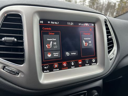 Used 2021 Jeep Compass Latitude w/ Driver Assistance Group image 19