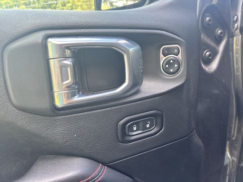 Used 2021 Jeep Wrangler Unlimited Rubicon AWD/4WD image 17
