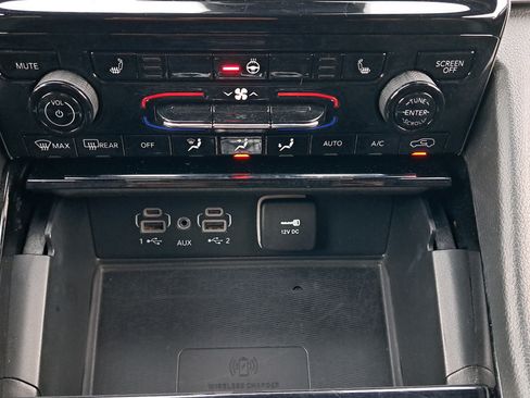 Used 2023 Jeep Grand Cherokee Altitude AWD/4WD image 21