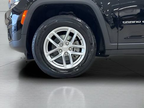 Used 2023 Jeep Grand Cherokee Laredo w/ Luxury Tech Group I AWD/4WD image 22