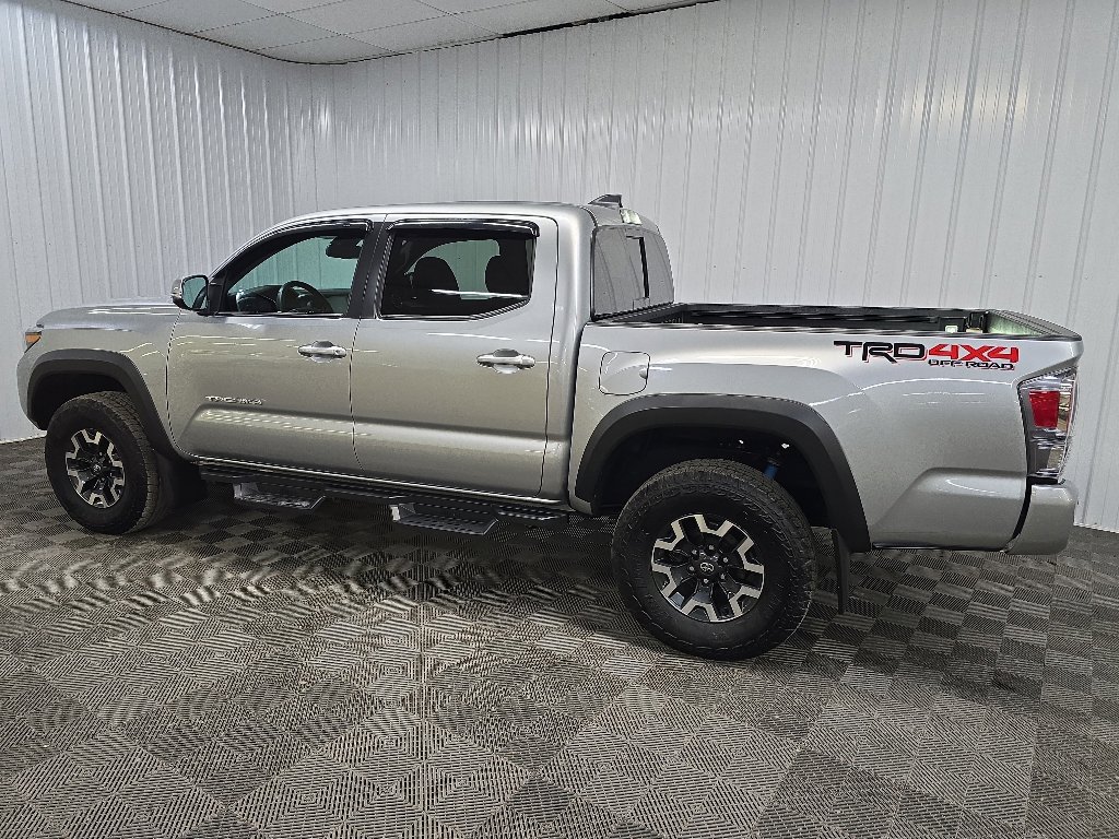 Used 2023 Toyota Tacoma TRD Off-Road w/ Technology Package AWD/4WD image 4